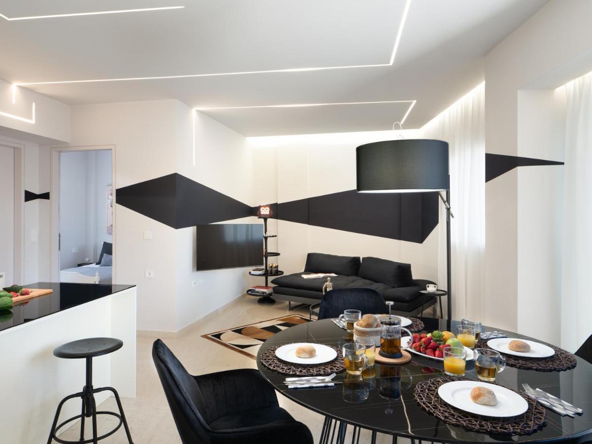 The H Experience - Stylish 2bd With Balcony In Center